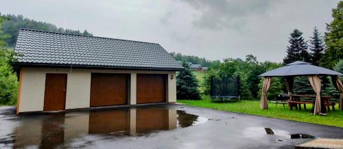 Bukowiec House | Discover Biesczadnik: Child-Friendly Getaway with Kitchen