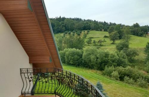Bukowiec House | Discover Biesczadnik: Child-Friendly Getaway with Kitchen