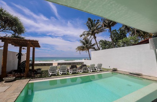 Habaraduwa Bed & Breakfast | Oceanfront Bieshu Beach Hive: Guest Rated 9.3/10
