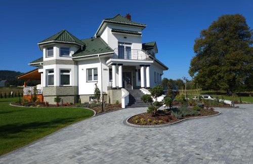 Ustrzyki Dolne Villa | Discover Bieszczadzka Perełka: Oceanfront Retreat with Pool