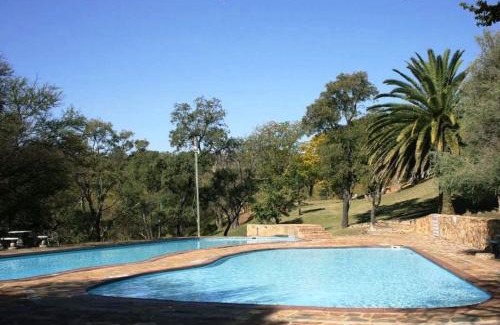 Buffelspoort Ski Chalet | Guest Rated Bietjie Bos Chalet with Oceanfront Pool Access