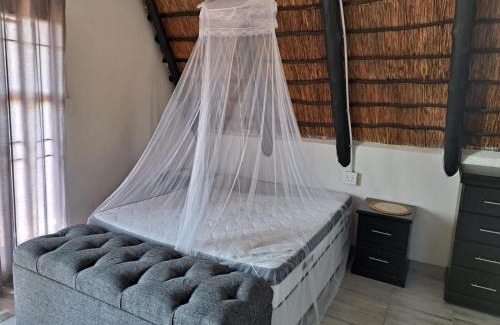 Buffelspoort Ski Chalet | Guest Rated Bietjie Bos Chalet with Oceanfront Pool Access