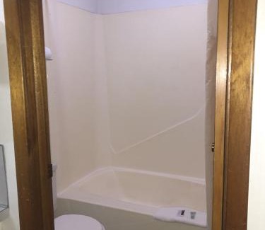 Broken Bow Hotel | Budget-Friendly BIG 12 MOTEL with Breakfast & Pet Access