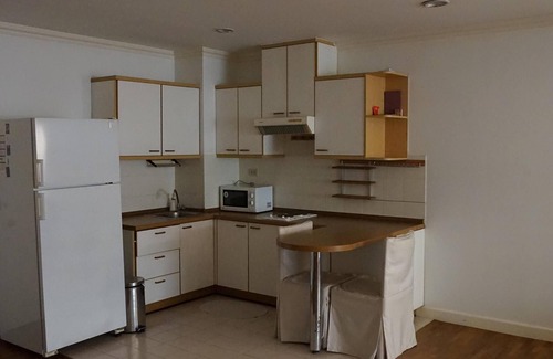 Ploenchit Apartment | Spacious 1Br Bangkok Unit with Pool, Gym & Breakfast Included