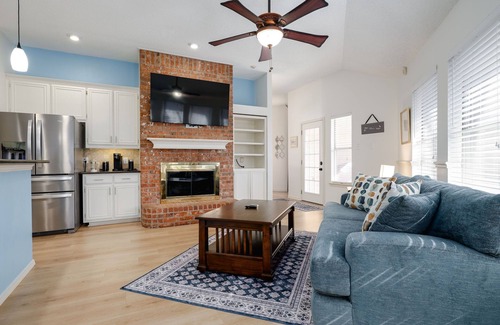 Southwest Arlington House | Big 4 Bdrm 2 Bath, Private 15' Swim Spa, Hot Tub, Fenced Private Yard, Big Trees