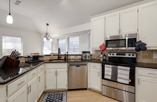 Southwest Arlington House | Big 4 Bdrm 2 Bath, Private 15' Swim Spa, Hot Tub, Fenced Private Yard, Big Trees