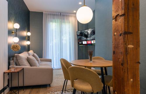 Egia House | Spacious 4-Star Rooms with Parking in Central Location