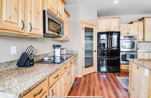 Garden City House | Spacious Bear Lake Home with Hot Tub Near Marina & Pool