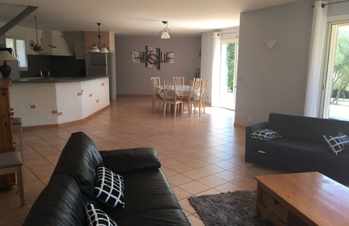 Carcassonne Villa | Spacious Air-Conditioned House Near City with Pool & Ocean View