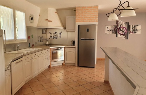 Carcassonne Villa | Spacious Air-Conditioned House Near City with Pool & Ocean View
