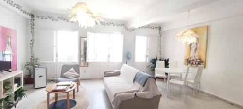 Marbella City Centre Apartment | Cozy Old Town Apartment with Large Terrace and AC