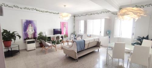 Marbella City Centre Apartment | Cozy Old Town Apartment with Large Terrace and AC