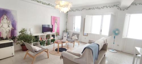 Marbella City Centre Apartment | Cozy Old Town Apartment with Large Terrace and AC