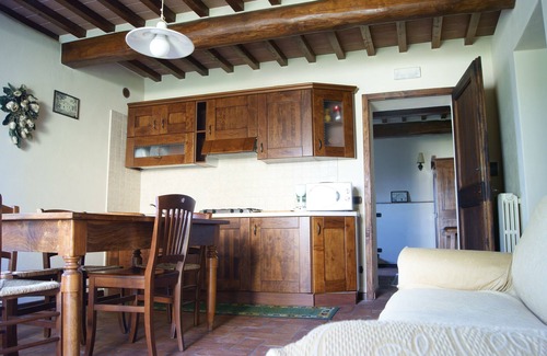 Motina Apartment | Family-Friendly Apartment with Garden in Scenic Tuscany