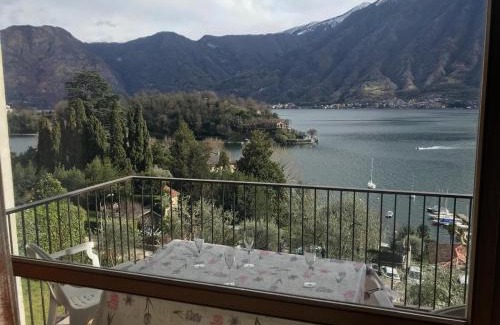 Sala Comacina Apartment | Spacious Lakeview Apartment with Three Bedrooms & Breakfast