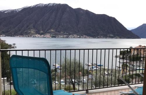 Sala Comacina Apartment | Spacious Lakeview Apartment with Three Bedrooms & Breakfast