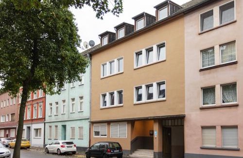 Laar Apartment | Spacious Apartment with Parking, 30 Min to Düsseldorf