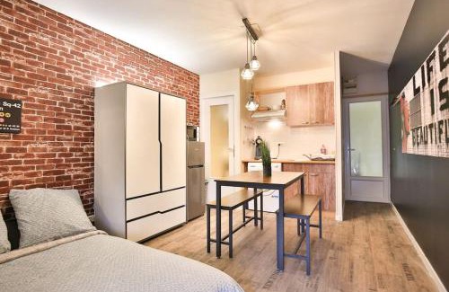 Auxerre Apartment | Serene Stay at Big Apple - Free Parking for Two Guests