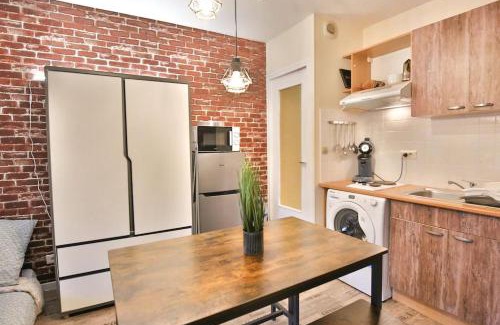 Auxerre Apartment | Serene Stay at Big Apple - Free Parking for Two Guests