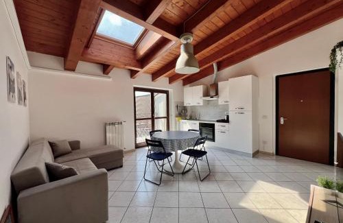 Acquabella Apartment | Pet-Friendly Elegance at BIG Attico Goldoni by Duomo