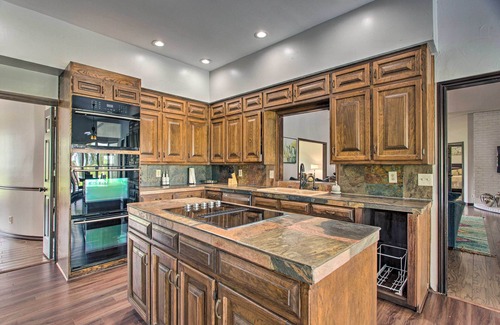 Denton County House | Relax at Big Barrels Ranch: Porch, Grill & Scenic Views