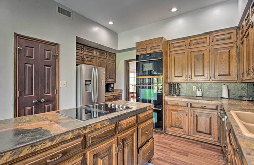 Denton County House | Relax at Big Barrels Ranch: Porch, Grill & Scenic Views