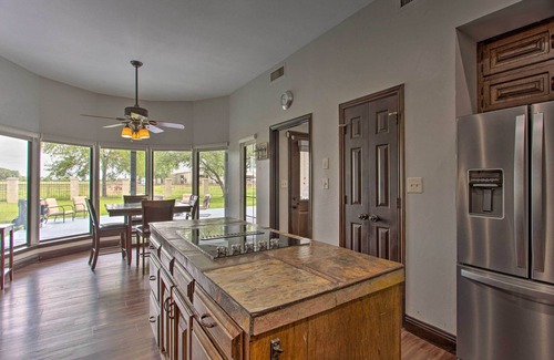Denton County House | Relax at Big Barrels Ranch: Porch, Grill & Scenic Views