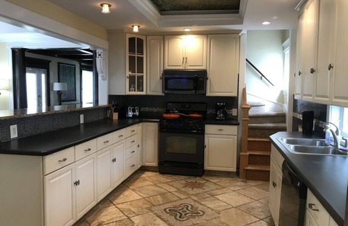 Atlantic City House | Spacious Beach House - Perfect for Groups, Rated 10/10
