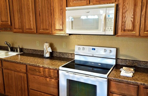 Dillon House | Immaculate 4 Bedroom Retreat with Spa & Restaurant