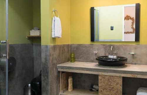 Lince Villa | Stylish Home in Central Location with Breakfast Included