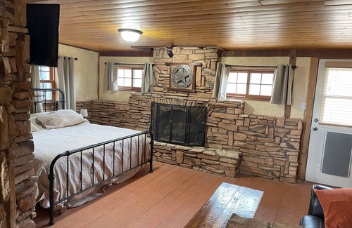 Study Butte-Terlingua Hotel | Guest Rated: 10/10 at Ten Bits Ranch - Room #14, The Saloon