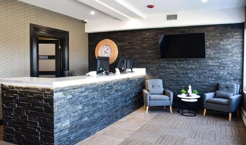 Algoma District Hotel | Comfortable Stay at Big Bird Inn - Family & Pet Friendly