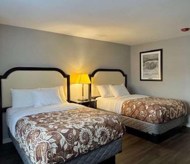 Algoma District Hotel | Comfortable Stay at Big Bird Inn - Family & Pet Friendly
