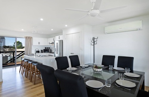 Seymour House | Experience Big Blue Tailem Bend: Pet Friendly & Lake Views