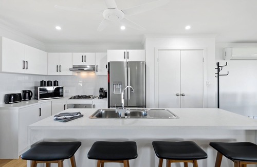 Seymour House | Experience Big Blue Tailem Bend: Pet Friendly & Lake Views