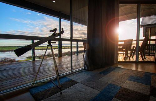 Seymour House | Pet-Friendly Big Blue Tailem Bend - Rated 9.2/10 by Guests