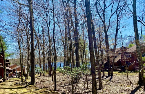Lake Harmony House | Idyllic Big Boulder Lake Retreat: Ski & Summer Adventures