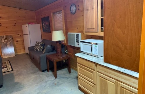Sedan House | Inviting Big Buck Cabin: Family-Friendly Getaway Awaits