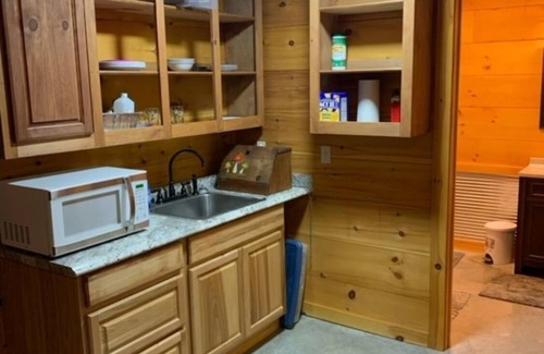 Sedan House | Inviting Big Buck Cabin: Family-Friendly Getaway Awaits