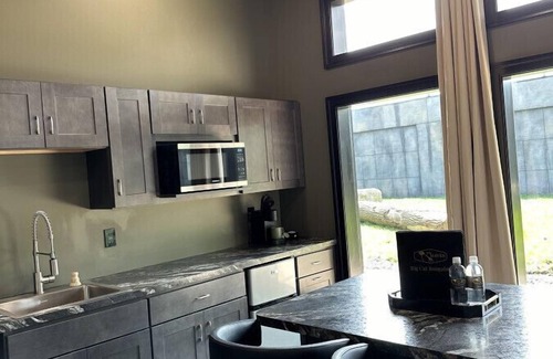 Town of Sullivan House | Big Cat Bungalows at The Haven - Lion 2