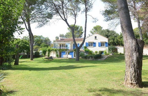 Caveirac Villa | Spacious Villa for 12 with Pool Near Nîmes - Guest Rated 10/10