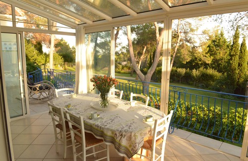 Caveirac Villa | Spacious Villa for 12 with Pool Near Nîmes - Guest Rated 10/10
