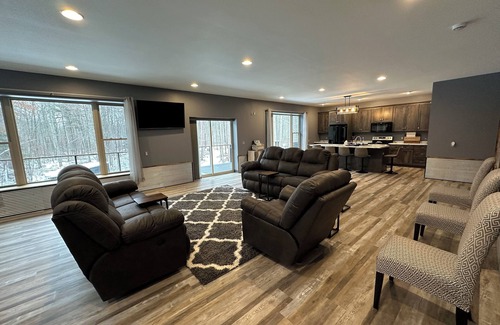 Hayward House | Big Chip Outdoors - 4 bedroom house with WiFi & AC in Heart of Chippewa Flowage