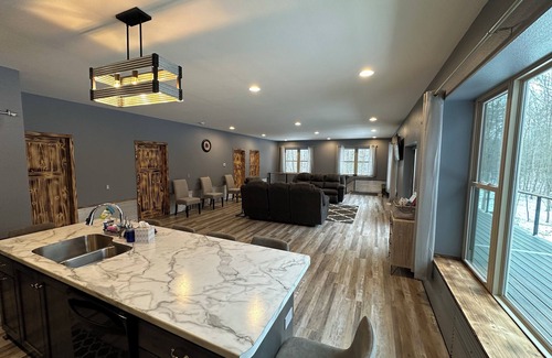 Hayward House | Big Chip Outdoors - 4 bedroom house with WiFi & AC in Heart of Chippewa Flowage