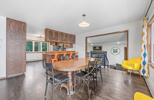 Richwood House | Experience Big Cormorant with Lake Views & Family Comfort