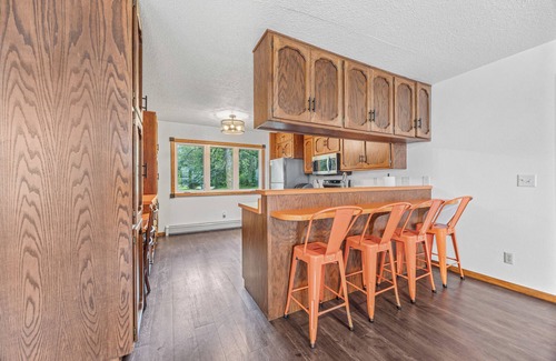 Richwood House | Experience Big Cormorant with Lake Views & Family Comfort