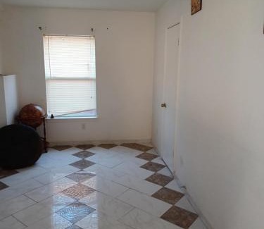 Pflugerville House | Big Cosi Room Near Austin