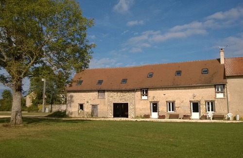 Savigny-en-Sancerre House | Peaceful Getaway: Spacious Cottage with Pool & Pet-Friendly
