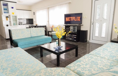 Gomati House | Cozy Country House Just 10 Minutes from the Beach