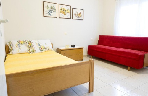 Gomati House | Cozy Country House Just 10 Minutes from the Beach